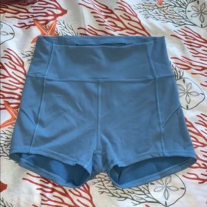 Lululemon Everlux shorts 2.5 inch